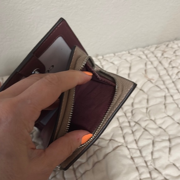 🌼🌼New Coach Brown Leather Wallet with burgundy interior - Picture 7 of 17
